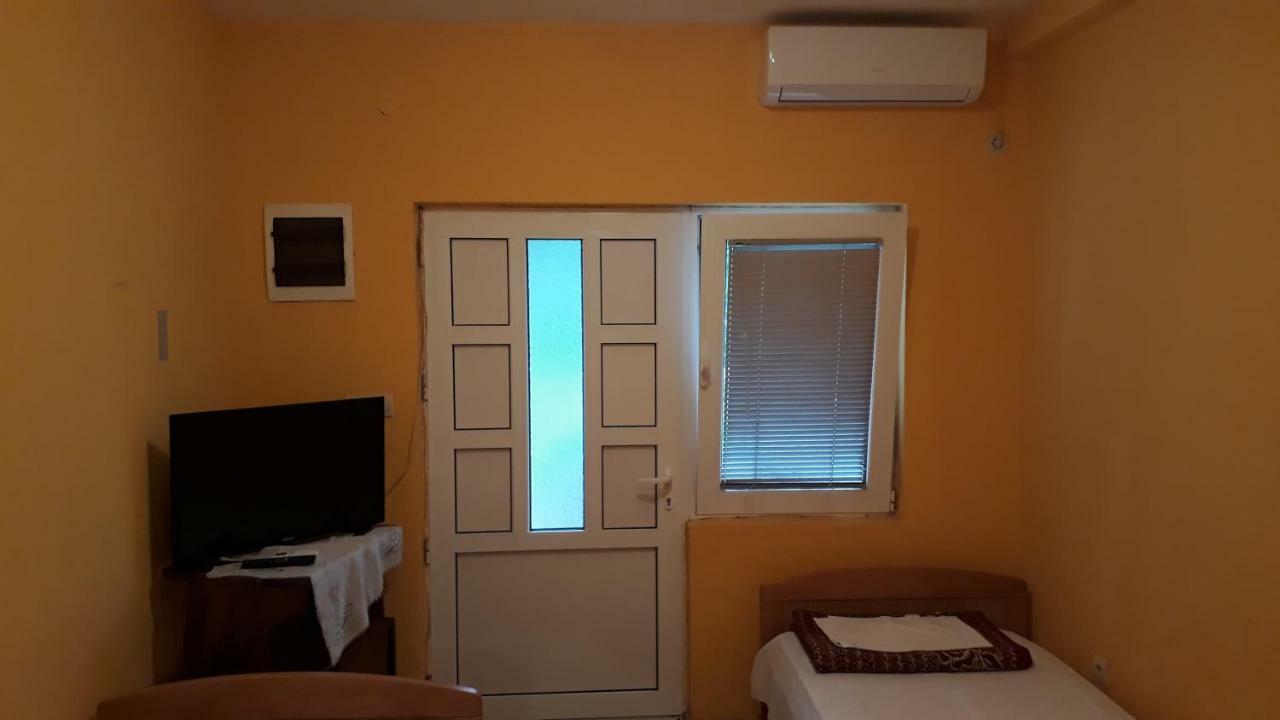Vila Ruska Prčanj Exteriör bild